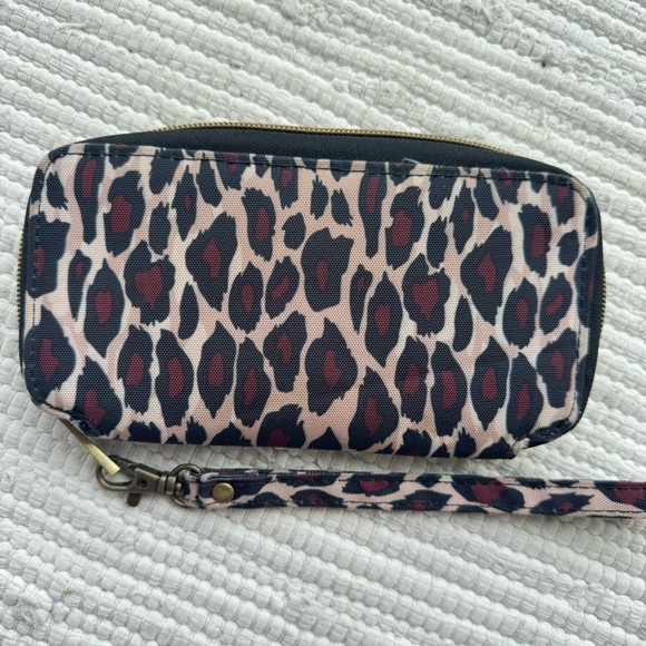 Travelon Single Zip Wallet Leopard Print - Picture 2 of 7